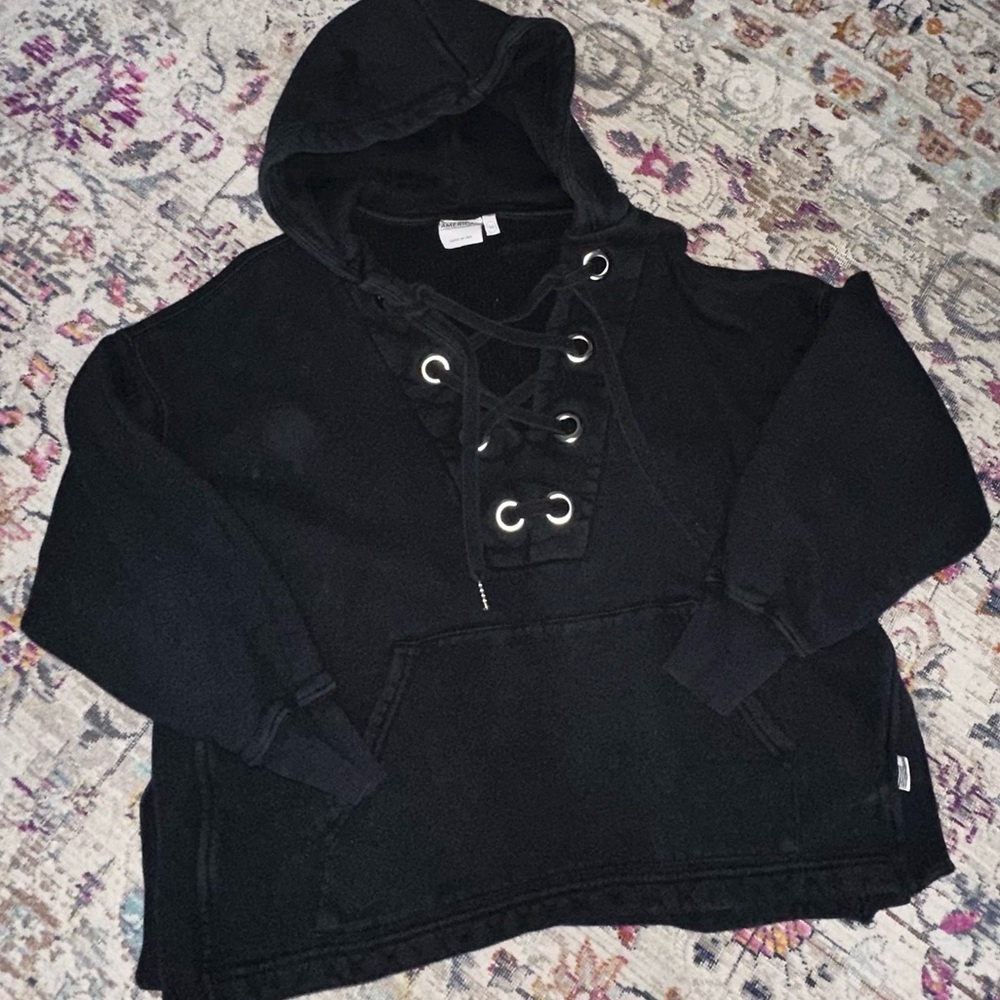 Good America lace up hoodie. Fits like a midi crop